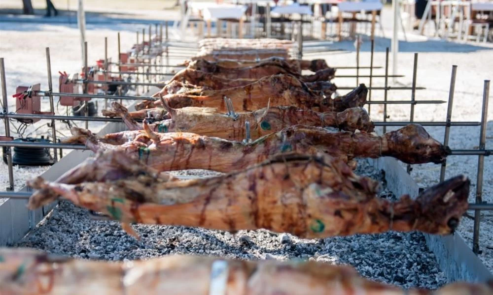 Πάσχα στο χωριό ή… ξανά στο μπαλκόνι;